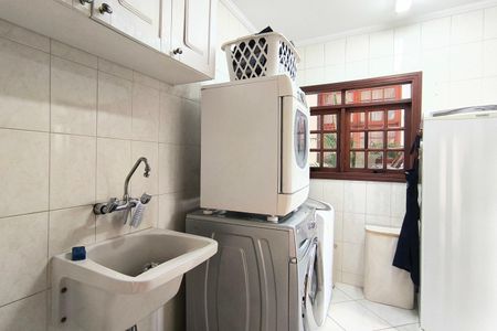 Casa de condomínio à venda com 311m², 4 quartos e 6 vagas Casa de condomínio à venda com 311m², 4 quartos e 6 vagasÁrea de Serviço