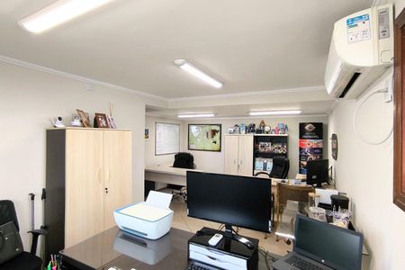 Casa de condomínio à venda com 311m², 4 quartos e 6 vagas Casa de condomínio à venda com 311m², 4 quartos e 6 vagasEscritório