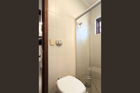 Casa de condomínio à venda com 311m², 4 quartos e 6 vagas Casa de condomínio à venda com 311m², 4 quartos e 6 vagasBanheiro 2