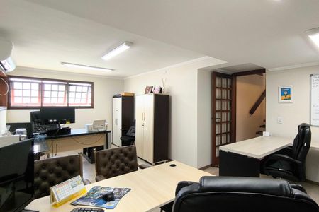 Casa de condomínio à venda com 311m², 4 quartos e 6 vagas Casa de condomínio à venda com 311m², 4 quartos e 6 vagasEscritório