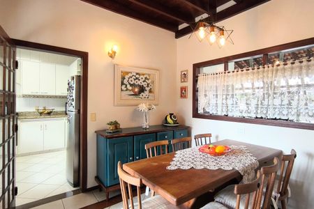 Casa de condomínio à venda com 311m², 4 quartos e 6 vagas Casa de condomínio à venda com 311m², 4 quartos e 6 vagasCopa