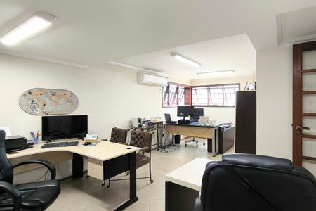 Casa de condomínio à venda com 311m², 4 quartos e 6 vagas Casa de condomínio à venda com 311m², 4 quartos e 6 vagasEscritório