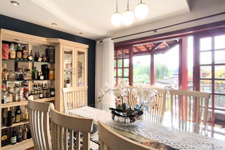 Casa de condomínio à venda com 311m², 4 quartos e 6 vagas Casa de condomínio à venda com 311m², 4 quartos e 6 vagasSala de Jantar