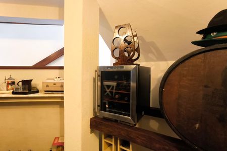 Casa de condomínio à venda com 311m², 4 quartos e 6 vagas Casa de condomínio à venda com 311m², 4 quartos e 6 vagasAdega