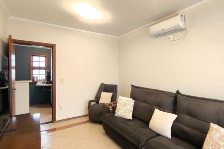 Sala de TV de casa de condomínio à venda com 4 quartos, 311m² em Parque Portal do Paraiso, Jundiaí