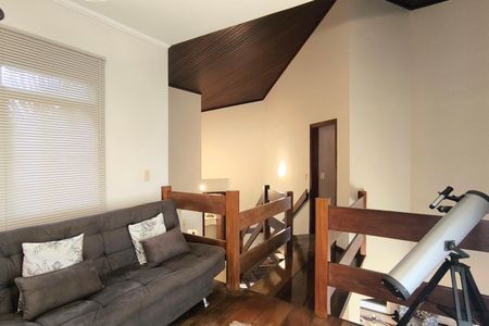 Casa de condomínio à venda com 311m², 4 quartos e 6 vagas Casa de condomínio à venda com 311m², 4 quartos e 6 vagasSala de TV