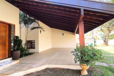 Casa de condomínio à venda com 311m², 4 quartos e 6 vagas Casa de condomínio à venda com 311m², 4 quartos e 6 vagasÁrea Externa