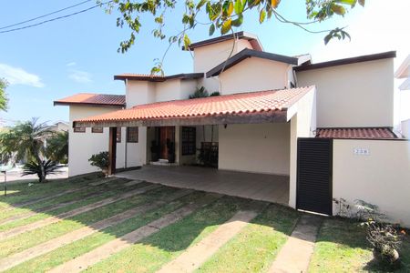 Casa de condomínio à venda com 311m², 4 quartos e 6 vagas Casa de condomínio à venda com 311m², 4 quartos e 6 vagasÁrea Externa