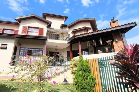 Casa de condomínio à venda com 311m², 4 quartos e 6 vagas Casa de condomínio à venda com 311m², 4 quartos e 6 vagasÁrea Externa