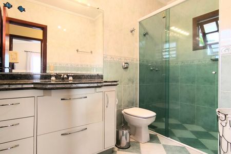 Casa de condomínio à venda com 311m², 4 quartos e 6 vagas Casa de condomínio à venda com 311m², 4 quartos e 6 vagasBanheiro 1