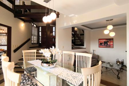 Casa de condomínio à venda com 311m², 4 quartos e 6 vagas Casa de condomínio à venda com 311m², 4 quartos e 6 vagasSala de Jantar