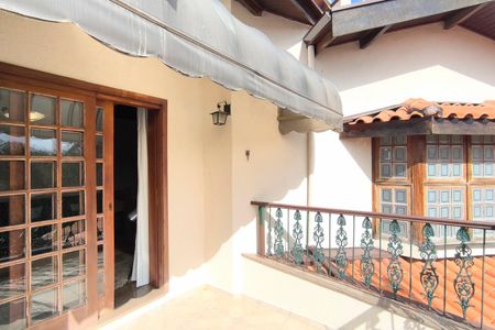 Casa de condomínio à venda com 311m², 4 quartos e 6 vagas Casa de condomínio à venda com 311m², 4 quartos e 6 vagasVaranda da Sala