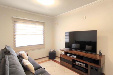 Casa de condomínio à venda com 311m², 4 quartos e 6 vagas Casa de condomínio à venda com 311m², 4 quartos e 6 vagasSala de TV