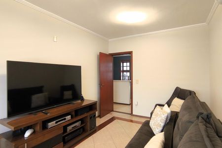 Casa de condomínio à venda com 311m², 4 quartos e 6 vagas Casa de condomínio à venda com 311m², 4 quartos e 6 vagasSala de TV