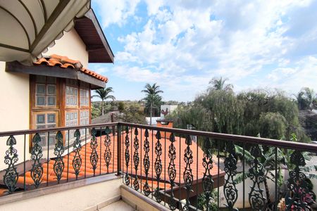 Casa de condomínio à venda com 311m², 4 quartos e 6 vagas Casa de condomínio à venda com 311m², 4 quartos e 6 vagasVaranda da Sala