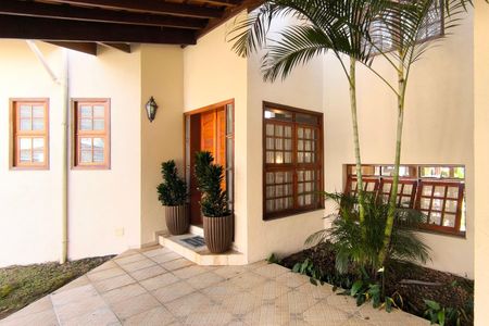 Casa de condomínio à venda com 311m², 4 quartos e 6 vagas Casa de condomínio à venda com 311m², 4 quartos e 6 vagasÁrea Externa