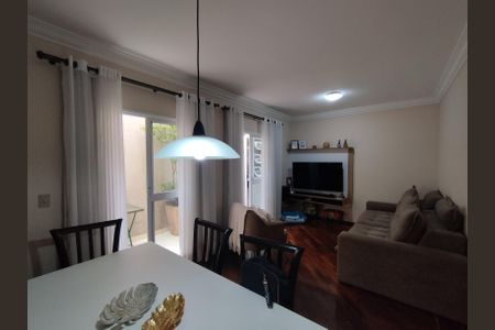 Casa à venda com 140m², 3 quartos e 2 vagas Casa à venda com 140m², 3 quartos e 2 vagasSala