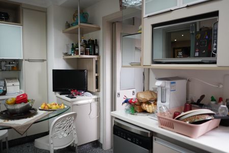 Apartamento à venda com 139m², 2 quartos e 4 vagasCozinha