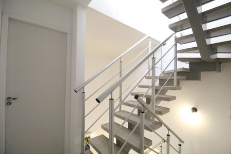 Apartamento para alugar com 250m², 4 quartos e 1 vagaEscada entre os andares