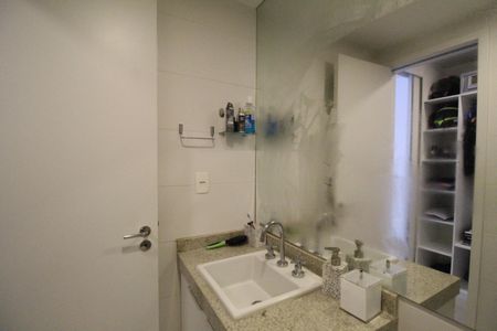 Apartamento para alugar com 250m², 4 quartos e 1 vagaBanheiro da suíte 4