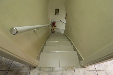 Casa à venda com 150m², 3 quartos e 2 vagasEscada