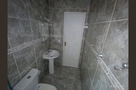 Banheiro de casa à venda com 3 quartos, 110m² em Olaria, Canoas