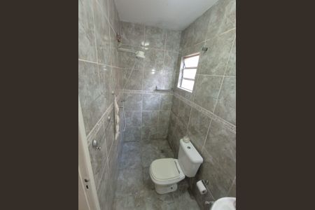 Banheiro de casa à venda com 3 quartos, 110m² em Olaria, Canoas