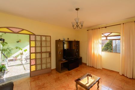 Sala de casa à venda com 4 quartos, 150m² em Lindéia, Contagem
