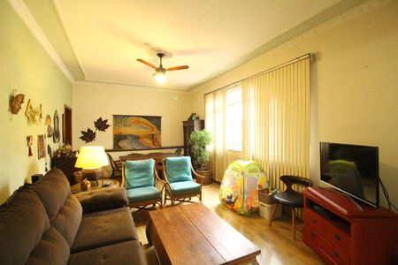 Casa à venda com 250m², 2 quartos e 3 vagasSala