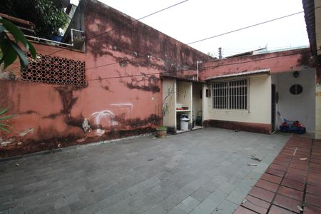 Casa à venda com 250m², 2 quartos e 3 vagasQuintal - Edícula 