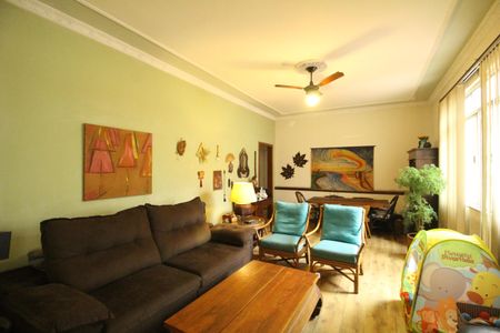 Casa à venda com 250m², 2 quartos e 3 vagasSala