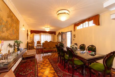 Casa à venda com 190m², 3 quartos e 2 vagasSala