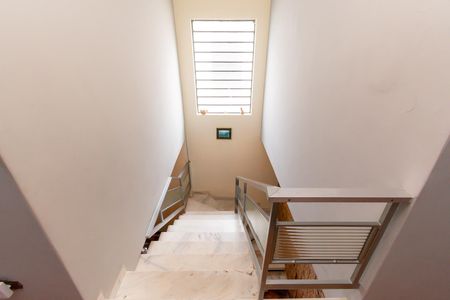 Casa à venda com 190m², 3 quartos e 2 vagasEscada