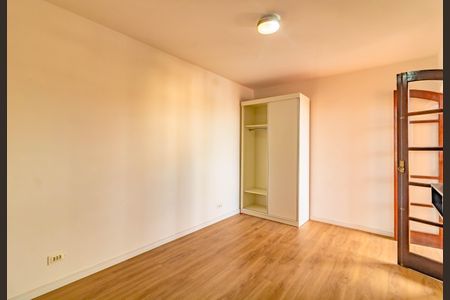 Casa à venda com 213m², 4 quartos e 2 vagas Casa à venda com 213m², 4 quartos e 2 vagasQuarto 5