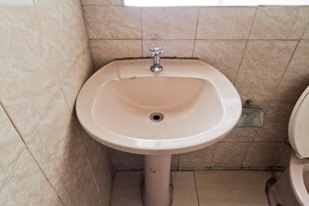 Casa à venda com 300m², 2 quartos e 4 vagas Casa à venda com 300m², 2 quartos e 4 vagasBanheiro da Suíte