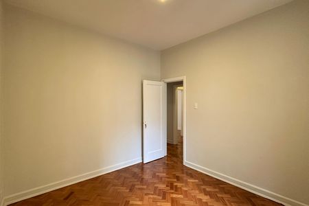 Quarto 01 de apartamento à venda com 2 quartos, 80m² em Copacabana, Rio de Janeiro