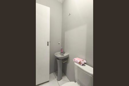 Casa de condomínio à venda com 129m², 3 quartos e 3 vagasLavabo