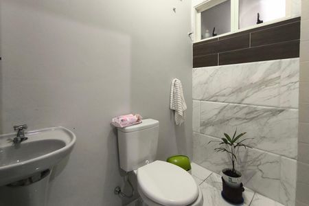 Casa de condomínio à venda com 129m², 3 quartos e 3 vagasLavabo