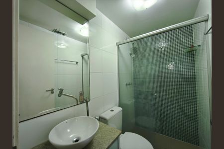 Apartamento à venda com 70m², 2 quartos e 1 vaga Apartamento à venda com 70m², 2 quartos e 1 vagaBanheiro Social