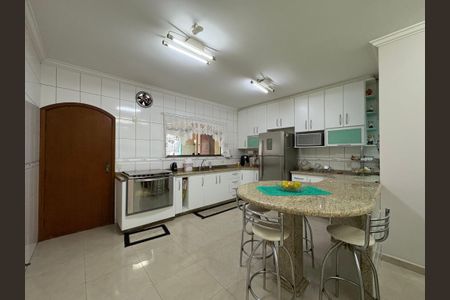 Casa à venda com 260m², 3 quartos e 3 vagas Casa à venda com 260m², 3 quartos e 3 vagasCozinha