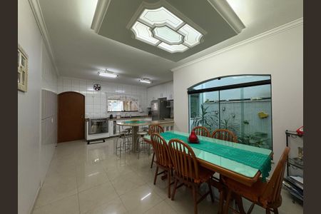 Casa à venda com 260m², 3 quartos e 3 vagas Casa à venda com 260m², 3 quartos e 3 vagasCozinha