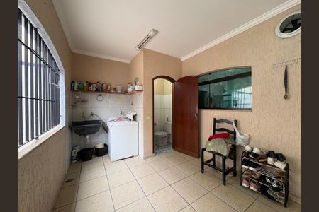 Casa à venda com 260m², 3 quartos e 3 vagas Casa à venda com 260m², 3 quartos e 3 vagasLavanderia