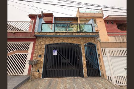 Casa à venda com 260m², 3 quartos e 3 vagas Casa à venda com 260m², 3 quartos e 3 vagasFachada