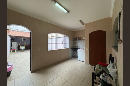 Casa à venda com 260m², 3 quartos e 3 vagas Casa à venda com 260m², 3 quartos e 3 vagasLavanderia
