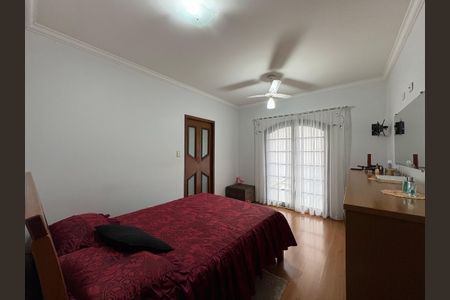 Casa à venda com 260m², 3 quartos e 3 vagas Casa à venda com 260m², 3 quartos e 3 vagasSuite