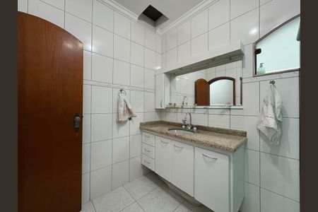 Casa à venda com 260m², 3 quartos e 3 vagas Casa à venda com 260m², 3 quartos e 3 vagasBanheiro