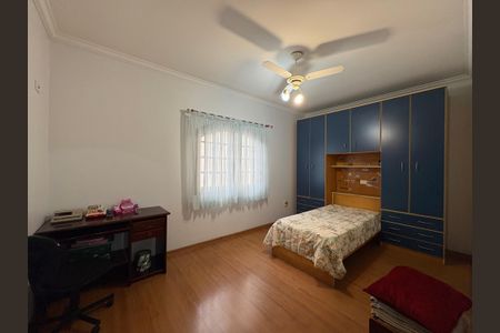 Casa à venda com 260m², 3 quartos e 3 vagas Casa à venda com 260m², 3 quartos e 3 vagasQuarto 2