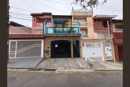 Casa à venda com 260m², 3 quartos e 3 vagas Casa à venda com 260m², 3 quartos e 3 vagasFachada