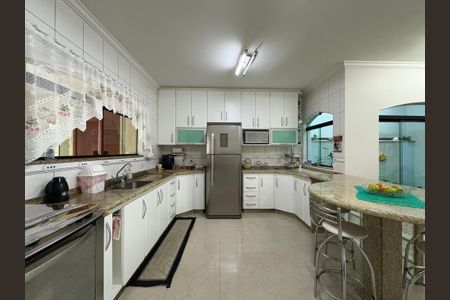 Casa à venda com 260m², 3 quartos e 3 vagas Casa à venda com 260m², 3 quartos e 3 vagasCozinha