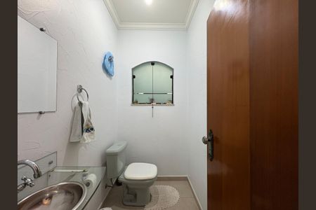 Casa à venda com 260m², 3 quartos e 3 vagas Casa à venda com 260m², 3 quartos e 3 vagasLavabo